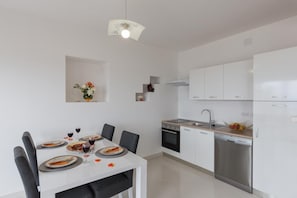 Appartement (One Bedroom Apartment with Terrace) | Salle Ă manger