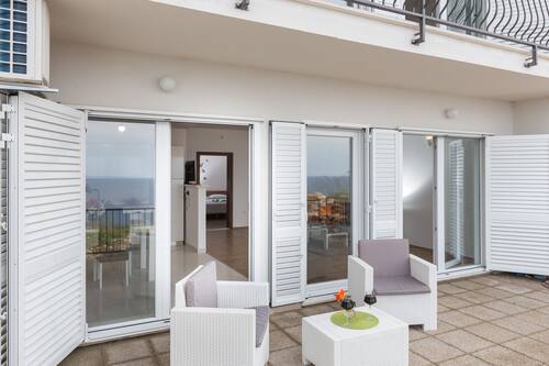 Departamento (One Bedroom Apartment with Terrace) | Terraza o patio