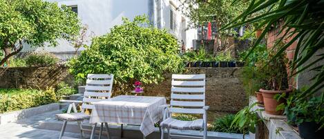 Appartement (One Bedroom Apartment) | Terrasse/Patio