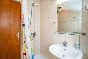 Apartment (One Bedroom Apartment) | Bathroom