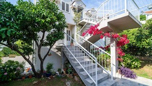 아파트 (One Bedroom Apartment) | 외관