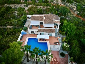 Exterior - Large modern villa in quiet surroundings with large private pool.  (Alcalalí)