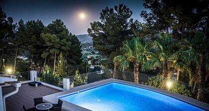 Large modern villa in quiet surroundings with large private pool.