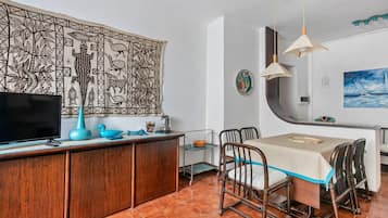 Appartement, 1 chambre | Salle de séjour | Télévision à écran plat