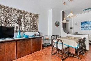 Departamento, 1 habitación | Sala de estar | Televisión de pantalla plana 