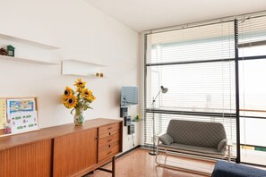 Departamento, 1 habitación (Stair access only) | Sala de estar | Televisión de pantalla plana 