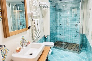 Suite, 1 habitación (Campagna SA Bascula) | Baño | Regadera, secadora de cabello, toallas