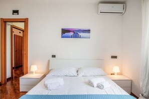 Apartment, 2 Bedrooms | 2 bedrooms, iron/ironing board, free WiFi - Bari Waterfront Apartment (Bari)
