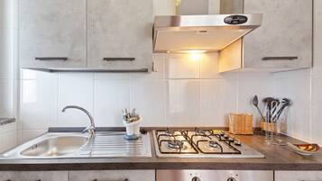 Appartamento, 2 camere da letto | Cucina privata | Frigorifero con congelatore, forno, tavolo da pranzo