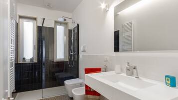 Suite, 2 Bedrooms (Templari 10 LE Suite) | Bathroom | Towels, toilet paper
