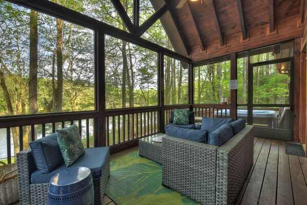 Property grounds - Lakeside Cabin w/ mountain views, dock, fire pit, hot tub, and much more! (Ellijay)