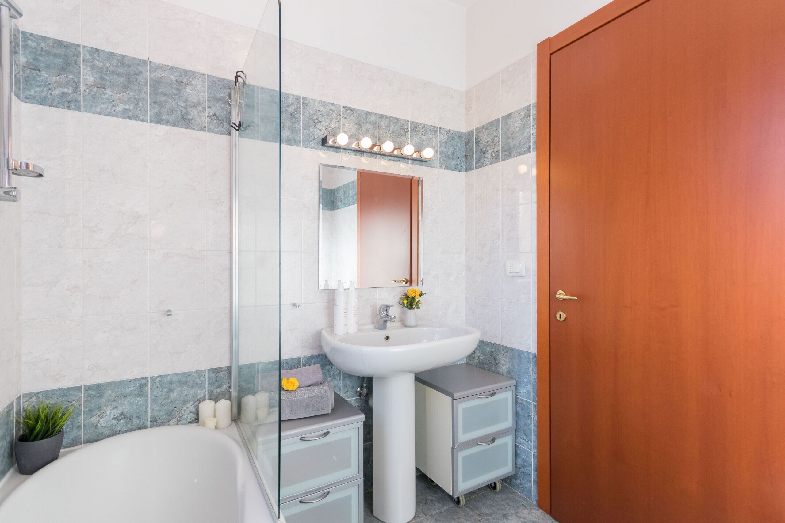 Badewanne, Haartrockner, Bidet, Handtücher