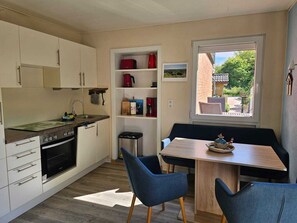 Fridge, microwave, stovetop, dishwasher - Vacation home on the south beach -2 double bedroom-4 person-2 terrace-dogs on request (Borkum)