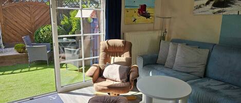 تلفزيون ذكي، مشغل دي في دي، كُتُب، مكتبة فيديو