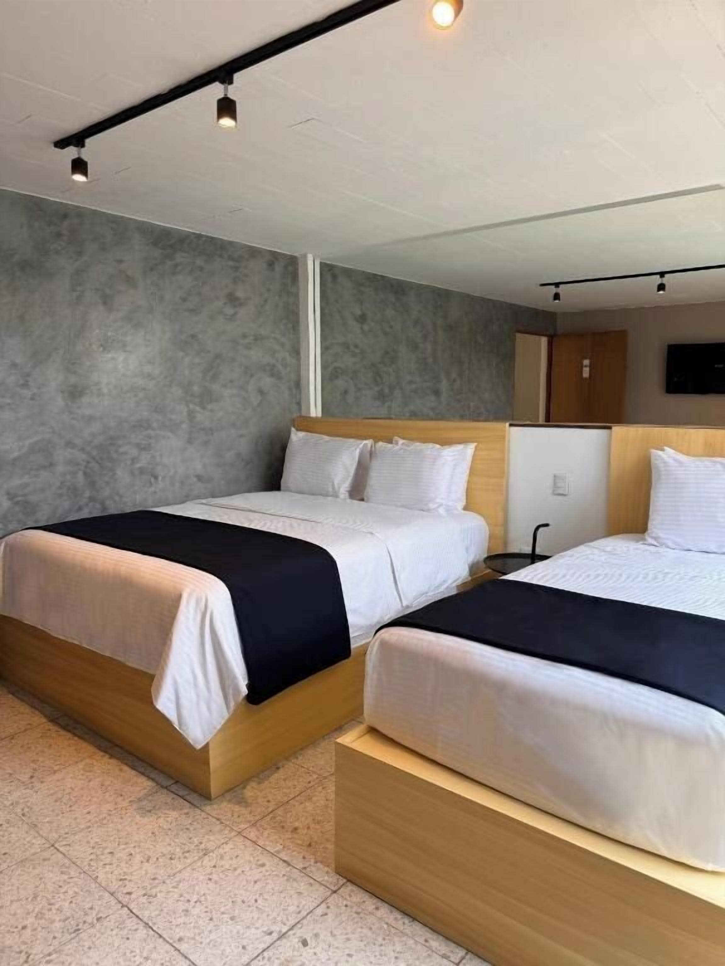 Quarto casal ou duplo luxo | Wi-Fi de cortesia, roupa de cama