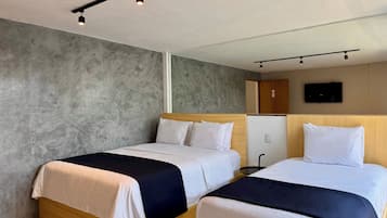 Habitación Deluxe | Caja de seguridad en la habitación y espacio para trabajar con laptop