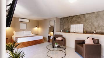 Felix Double Room 1 King Bed | Free WiFi, bed sheets