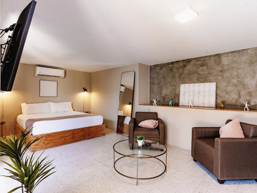 Quarto casal júnior, 1 cama King | Wi-Fi de cortesia, roupa de cama