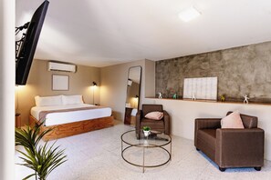 Quarto casal júnior, 1 cama King | Wi-Fi de cortesia, roupa de cama