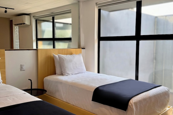 Deluxe Room | In-room safe, laptop workspace, free WiFi, bed sheets