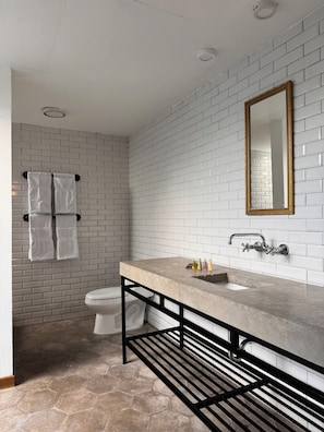 Douche, serviettes fournies