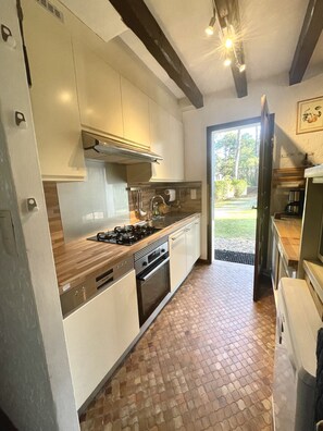 Refrigerador, microondas, horno y lavavajillas 