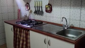 Four, plaque de cuisson, tables à manger, îlots de cuisine