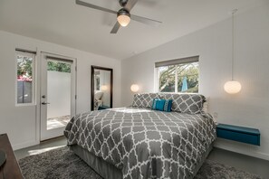 3 chambres, coffres-forts dans les chambres, fer et planche à repasser