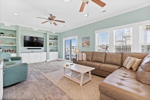 Unclassified image, 2 of 36, button