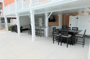 Outdoor dining - Coast of Somewhere Beautiful - Sunset Properties (Sunset Beach)