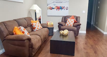 Lower Suite Duplex - 3 Beds / 1 Bath By Restaurants, Costco, G P Airport