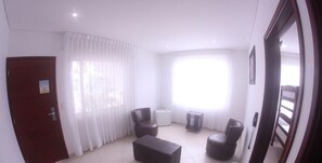 Coffres-forts dans les chambres, Wi-Fi gratuit, draps fournis
