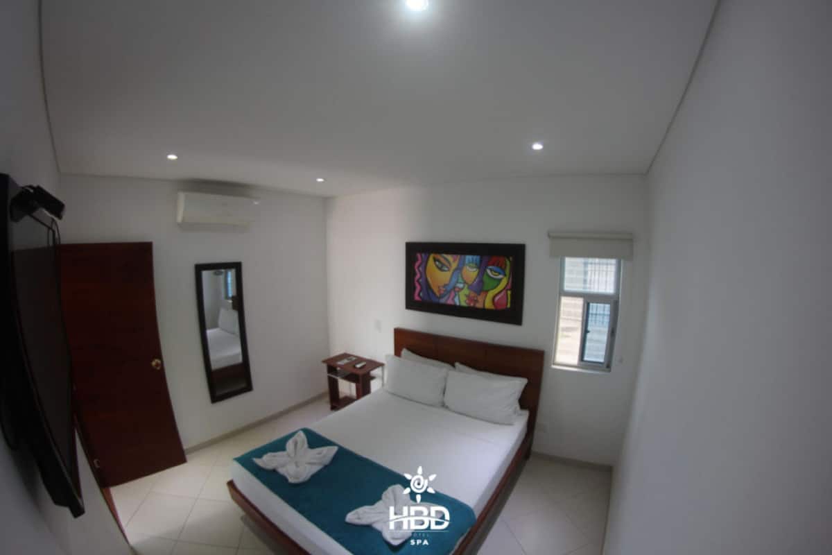 In-room safe, free WiFi, bed sheets