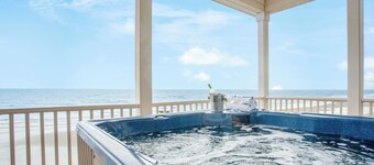 Poseidon By AvantStay | On The Beach! Two Ocean Facing Balconies & Hot Tub