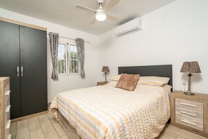 4 slaapkamers, een strijkplank/strijkijzer, gratis wifi, beddengoed