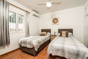 4 bedrooms, iron/ironing board, free WiFi, bed sheets