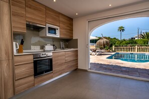 Fridge, microwave, oven, stovetop - Villa for 7 (Xabia)