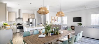 Lyle by AvantStay | Chic Beach House w/ Pool & Hot Tub Walking Distance to Ocean