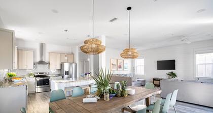 Lyle by AvantStay | Chic Beach House w/ Pool & Hot Tub Walking Distance to Ocean