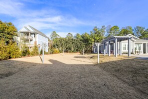 Property grounds - Oceanside: Modern home with Stunning Decor! Pets ok! (Corolla)