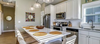 Oceanside: Modern home with Stunning Decor! Pets ok!