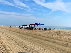 Beach nearby - Oceanside: Modern home with Stunning Decor! Pets ok! (Corolla)