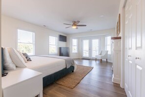 6 bedrooms, iron/ironing board, travel crib, free WiFi