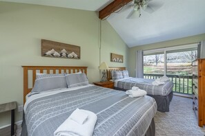 2 bedrooms, iron/ironing board, internet, bed sheets - Fairway Villa 0603 at Rumbling Bald (Lake Lure)