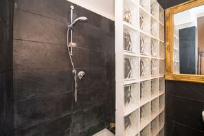 Apartment, 1 Schlafzimmer | Badezimmer | Dusche, Haartrockner, Handtücher