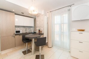 Studio, 1 Bedroom | Living area