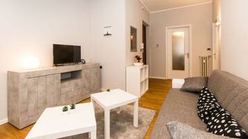Apartment, 1 Schlafzimmer | Wohnbereich | Flachbildfernseher