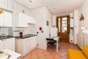 Apartment, 1 Schlafzimmer | Wohnbereich | Flachbildfernseher