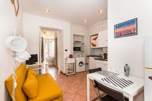 Apartment, 1 Schlafzimmer | Wohnbereich | Flachbildfernseher
