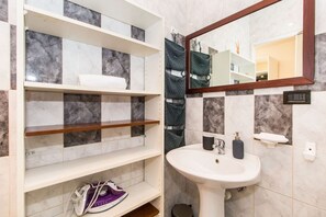 Apartment, 1 Schlafzimmer | Badezimmer | Dusche, Haartrockner, Handtücher
